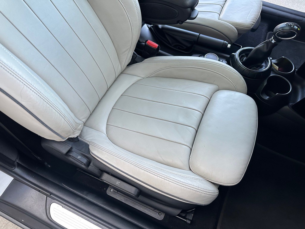 2015 MINI Cooper Image 20