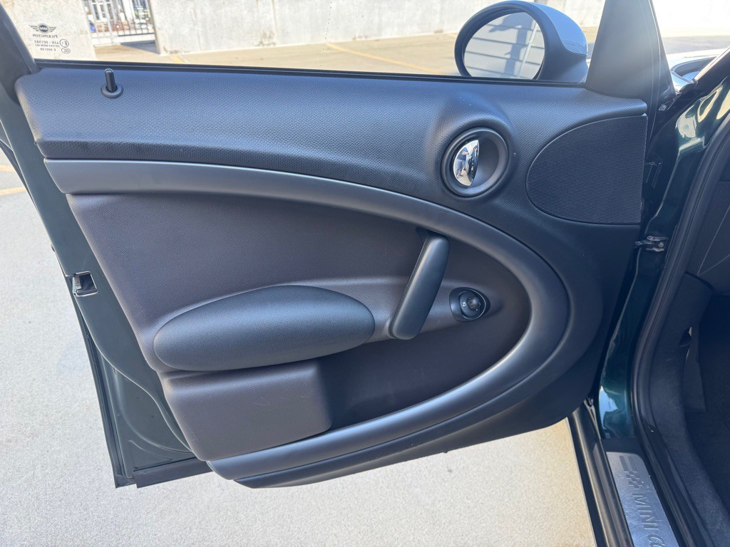 2012 MINI Cooper Image 10