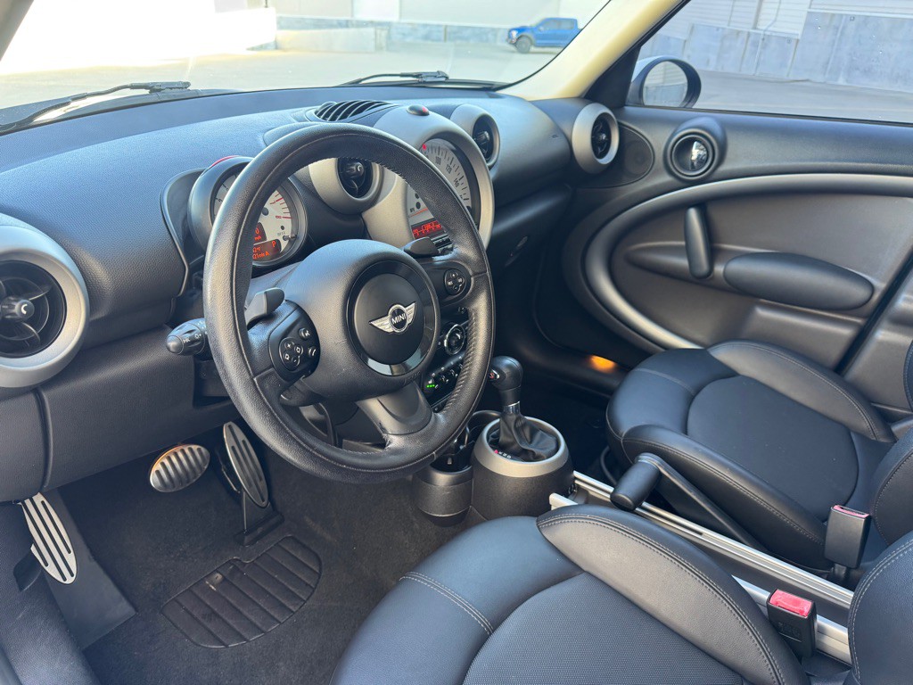 2012 MINI Cooper Image 11