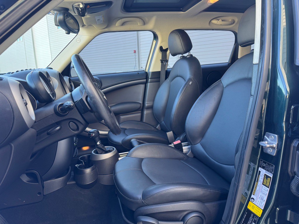 2012 MINI Cooper Image 12