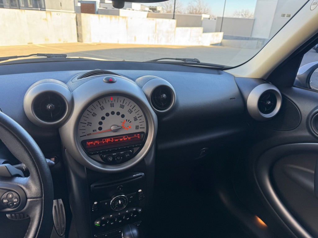 2012 MINI Cooper Image 16