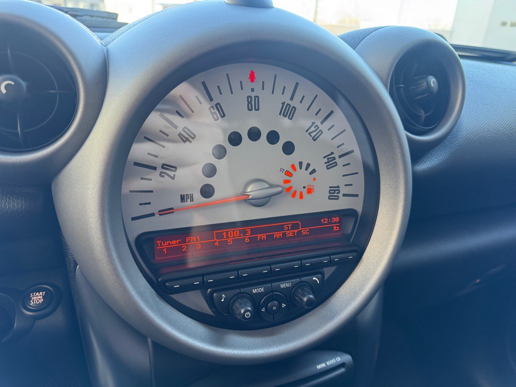 2012 MINI Cooper Image 17