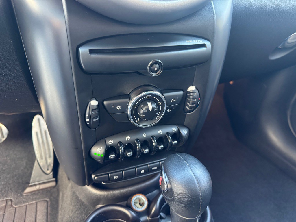 2012 MINI Cooper Image 18