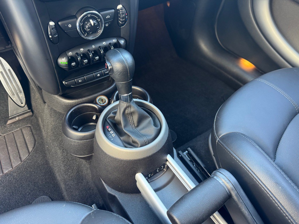 2012 MINI Cooper Image 19