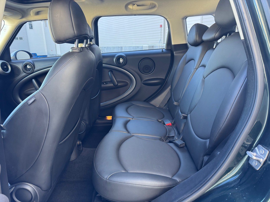 2012 MINI Cooper Image 21