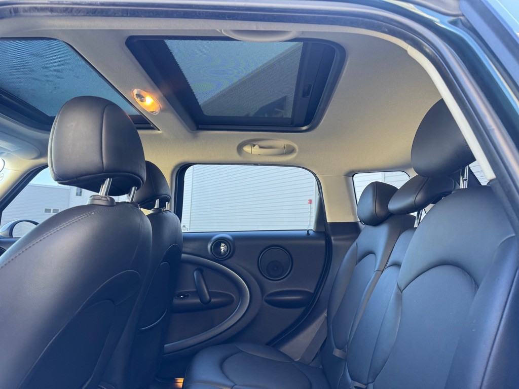 2012 MINI Cooper Image 22