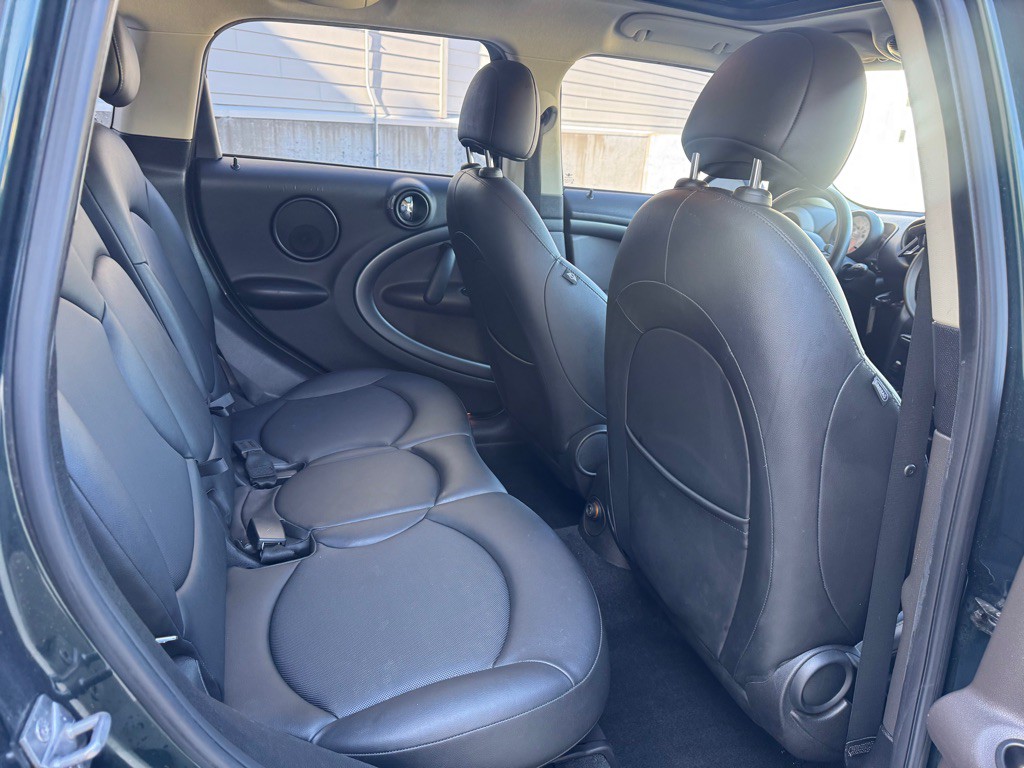 2012 MINI Cooper Image 25