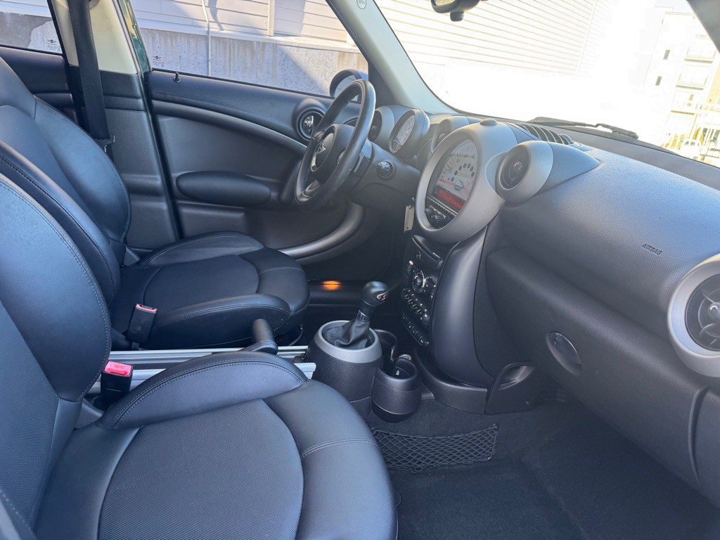 2012 MINI Cooper Image 27