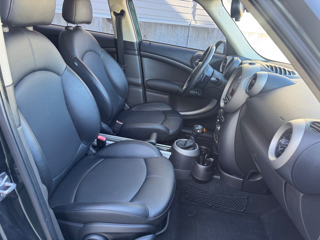 2012 MINI Cooper Image 28