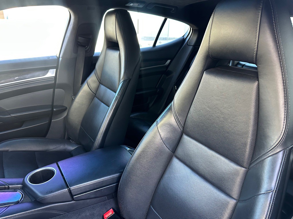 2013 Porsche Panamera Image 16