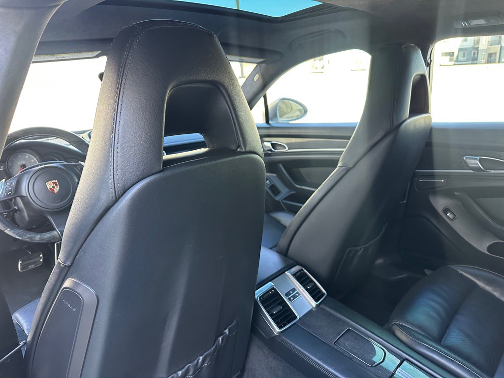 2013 Porsche Panamera Image 18