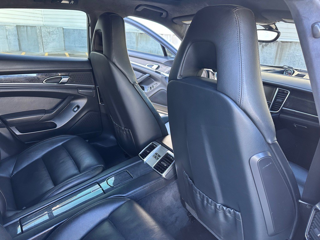2013 Porsche Panamera Image 23