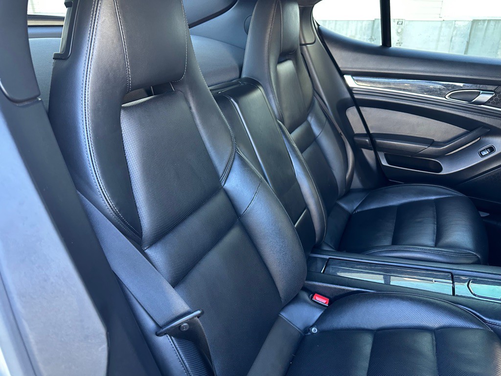 2013 Porsche Panamera Image 25