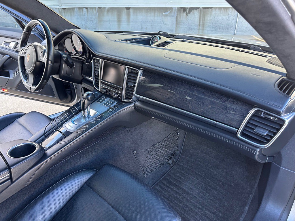 2013 Porsche Panamera Image 26
