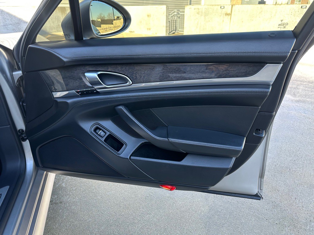 2013 Porsche Panamera Image 30