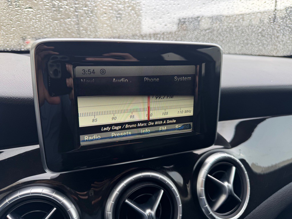 2014 Mercedes-Benz CLA-Class Image 16