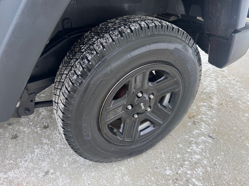 2013 Jeep Wrangler Image 9