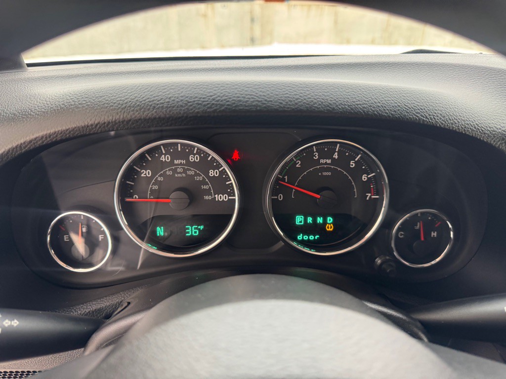 2013 Jeep Wrangler Image 14