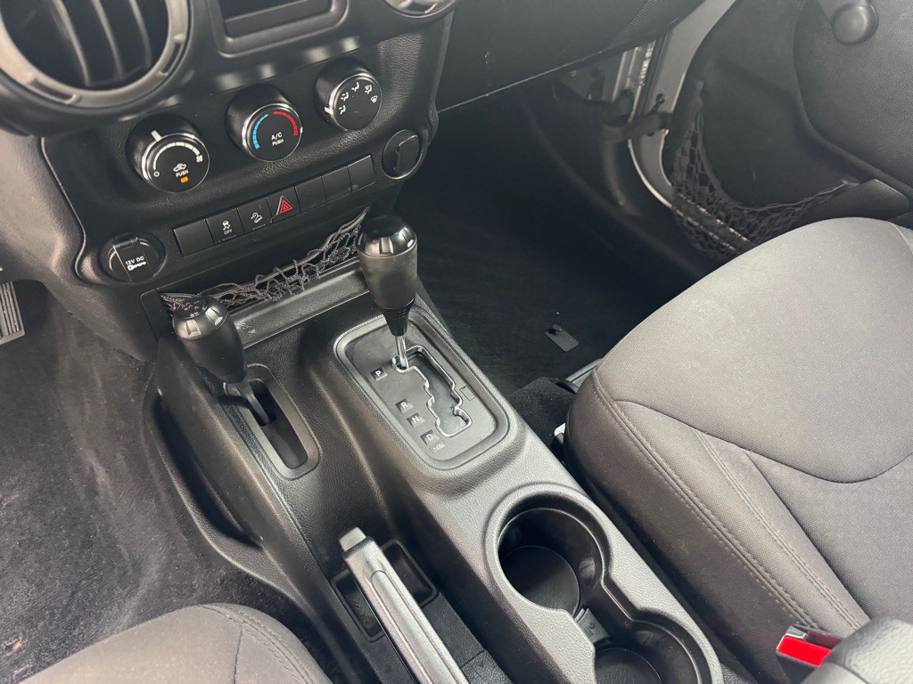 2013 Jeep Wrangler Image 16