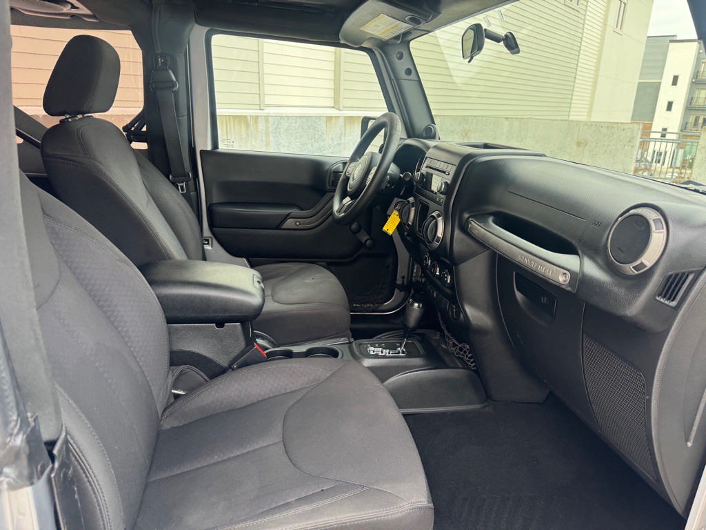 2013 Jeep Wrangler Image 20