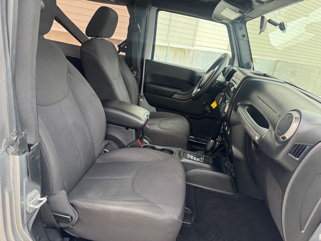 2013 Jeep Wrangler Image 21