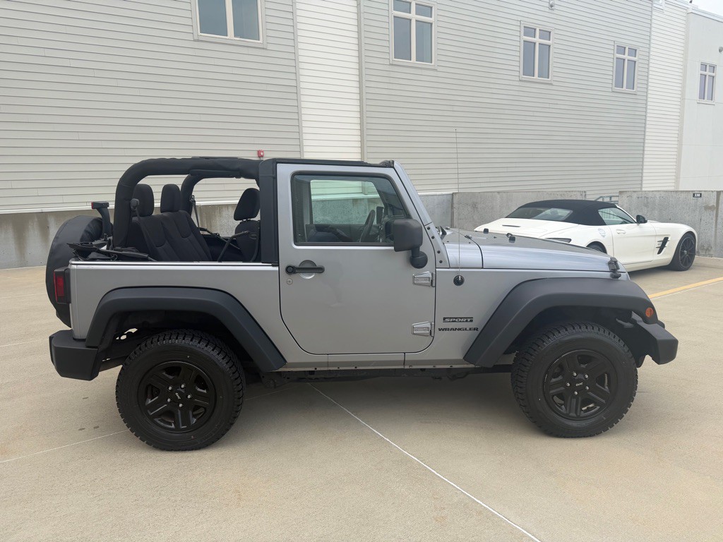 2013 Jeep Wrangler Image 2