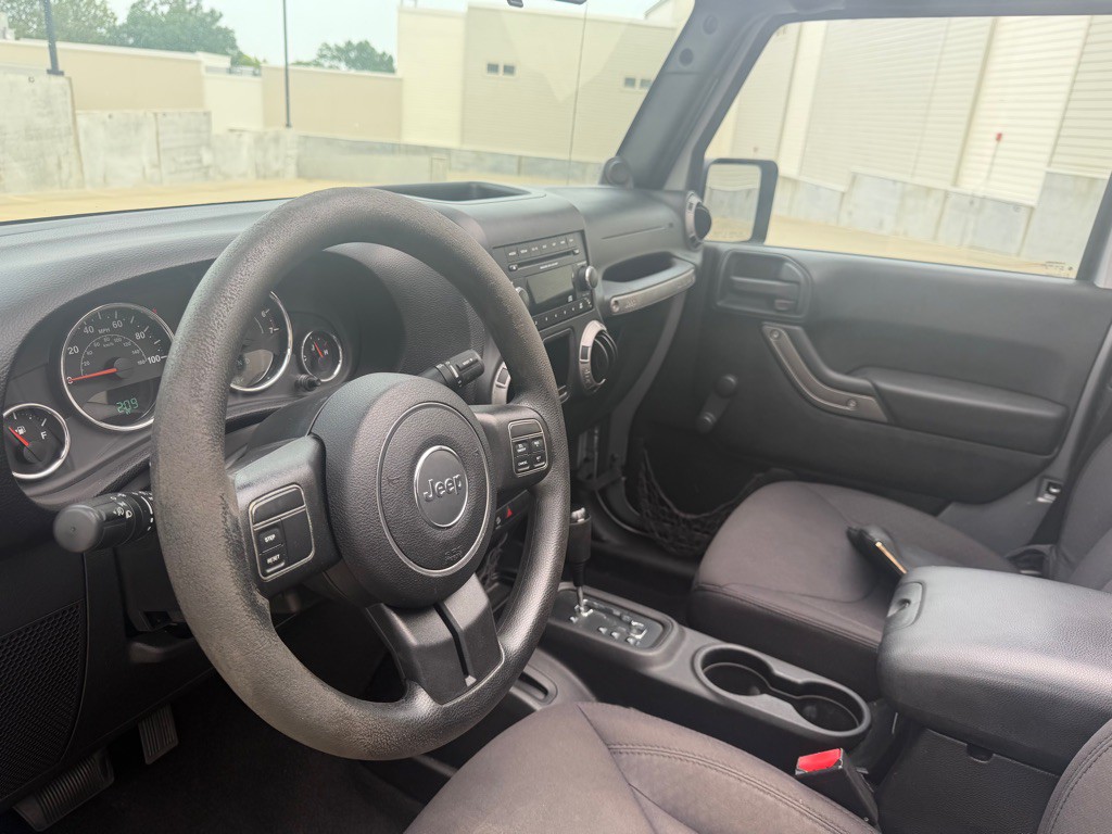 2013 Jeep Wrangler Image 12