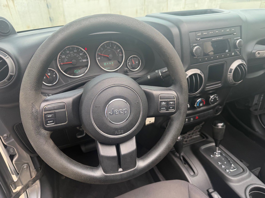 2013 Jeep Wrangler Image 14