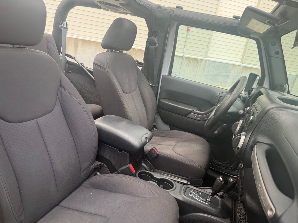 2013 Jeep Wrangler Image 21