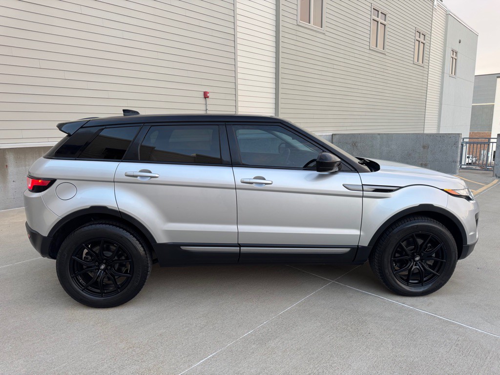 2018 Land Rover Range Rover Evoque Image 2