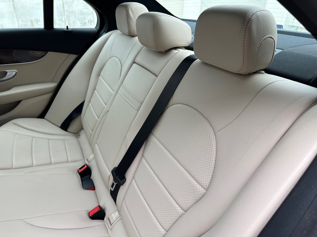 2018 Mercedes-Benz C-Class Image 18