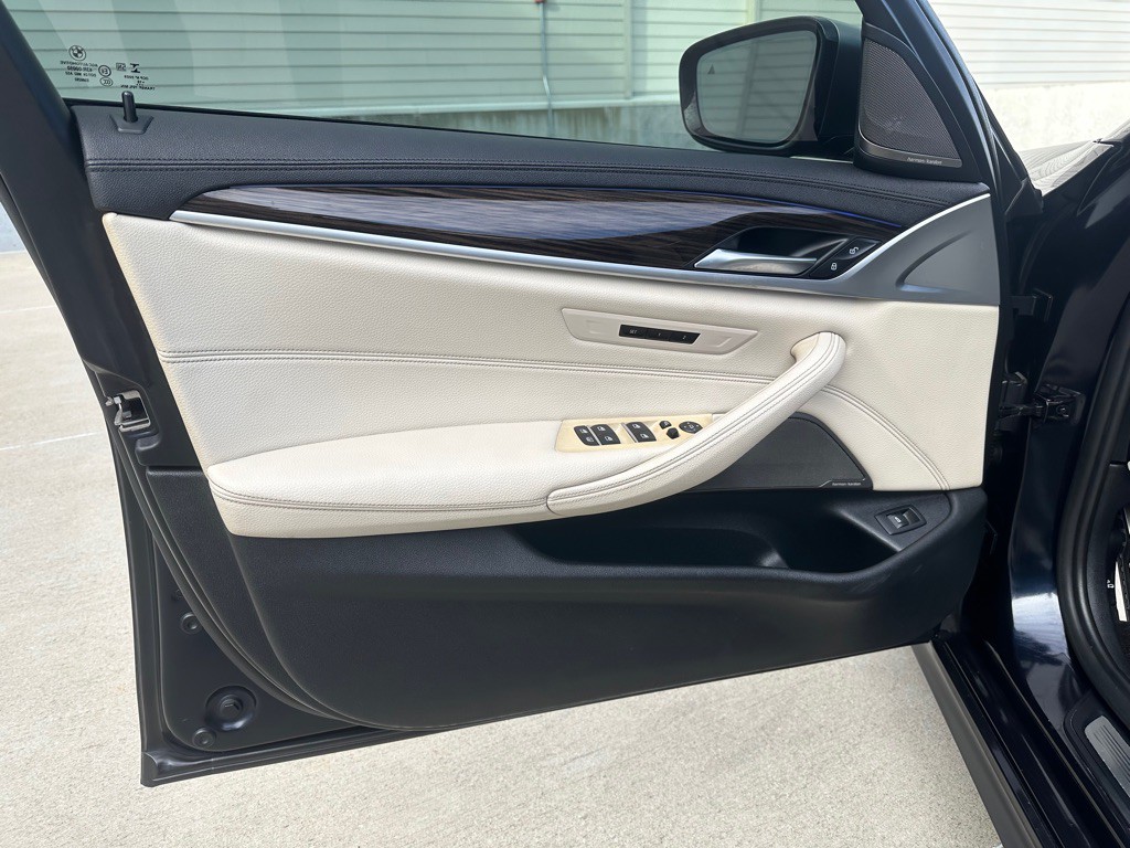 2020 BMW 5 Series Image 11