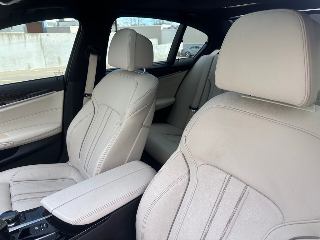 2020 BMW 5 Series Image 16