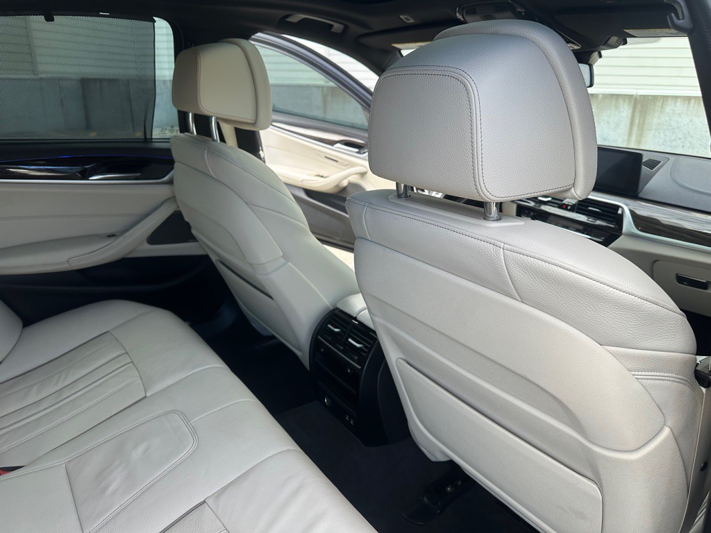 2020 BMW 5 Series Image 24