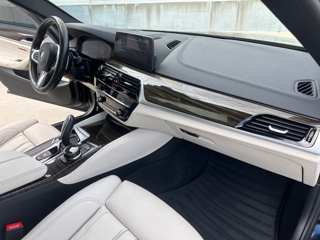 2020 BMW 5 Series Image 27