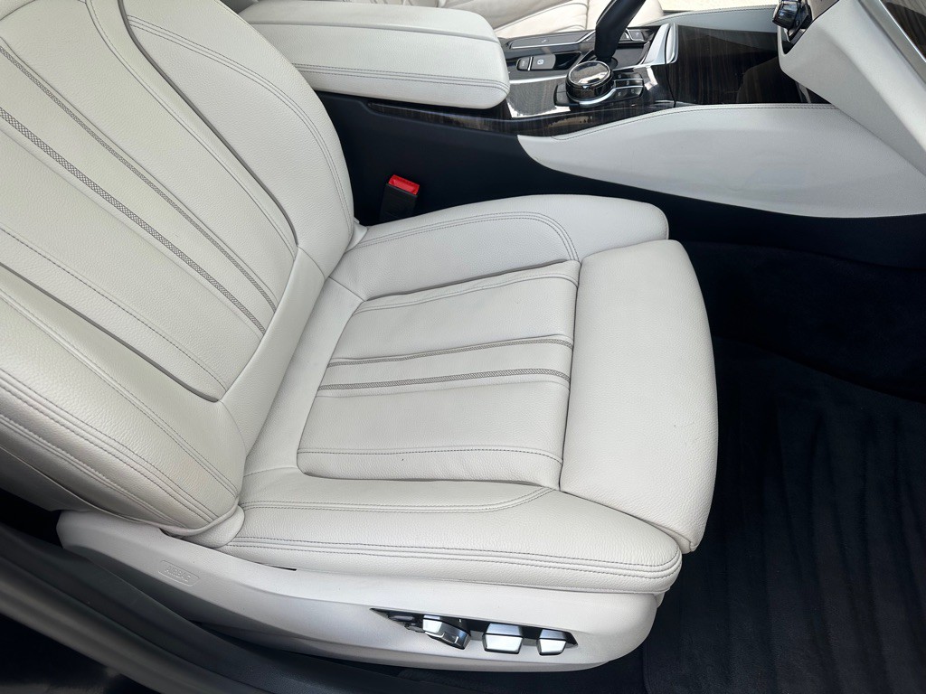 2020 BMW 5 Series Image 29