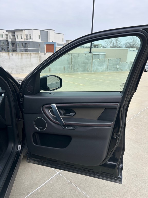 2020 Land Rover Discovery Sport Image 16