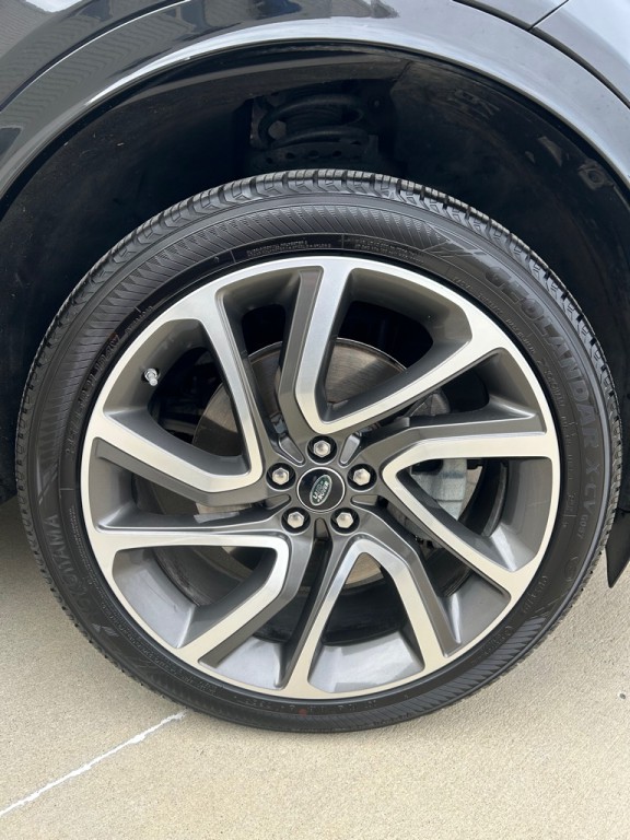 2020 Land Rover Discovery Sport Image 21