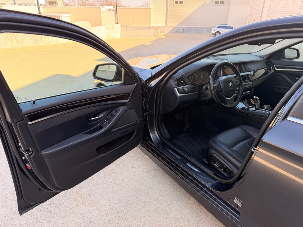 2015 BMW 5 Series Image 9