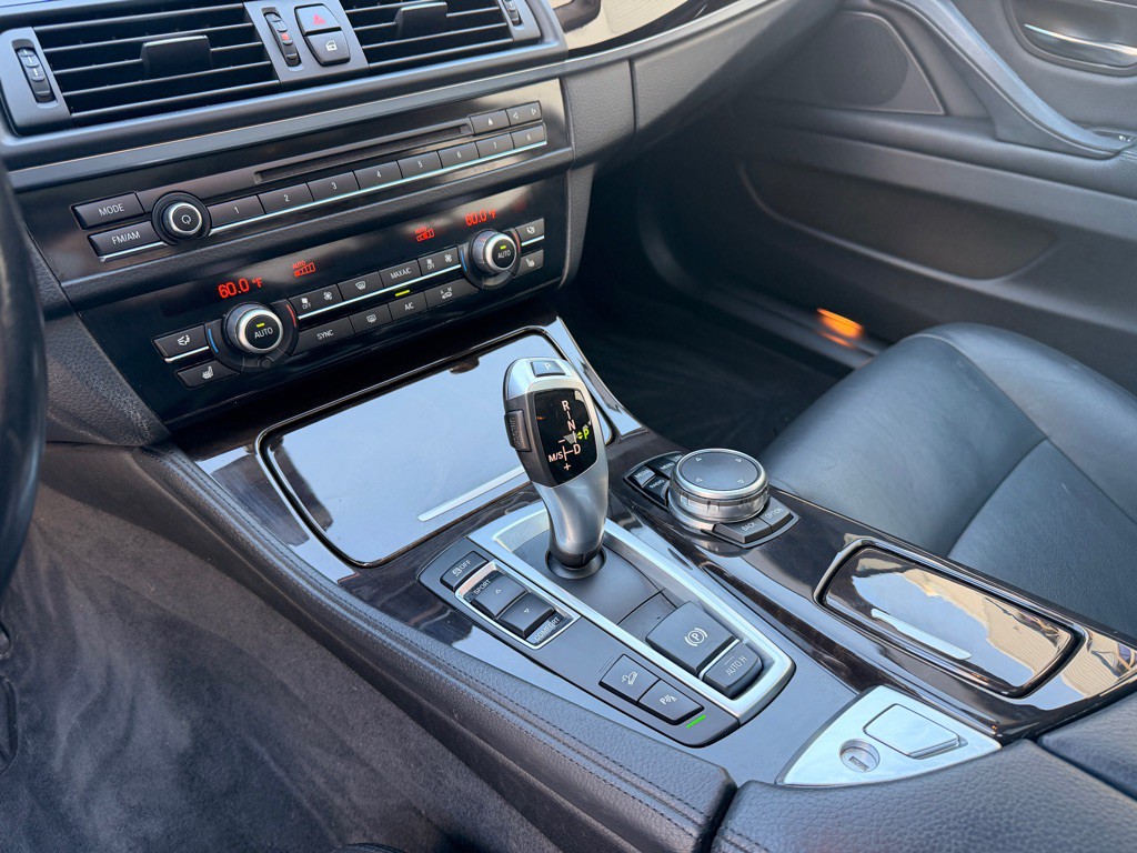 2015 BMW 5 Series Image 12