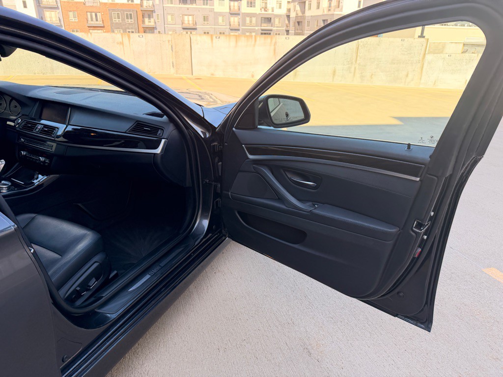 2015 BMW 5 Series Image 19