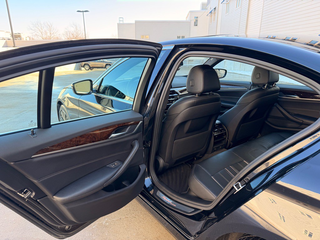 2017 BMW 5 Series Image 18