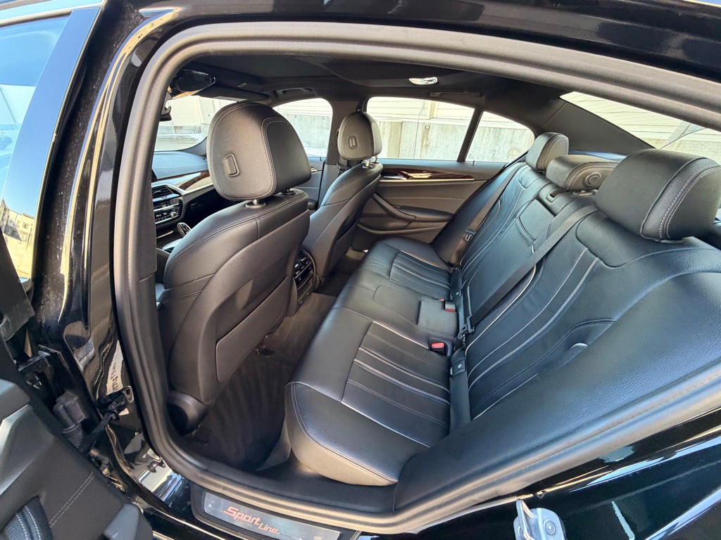 2017 BMW 5 Series Image 19