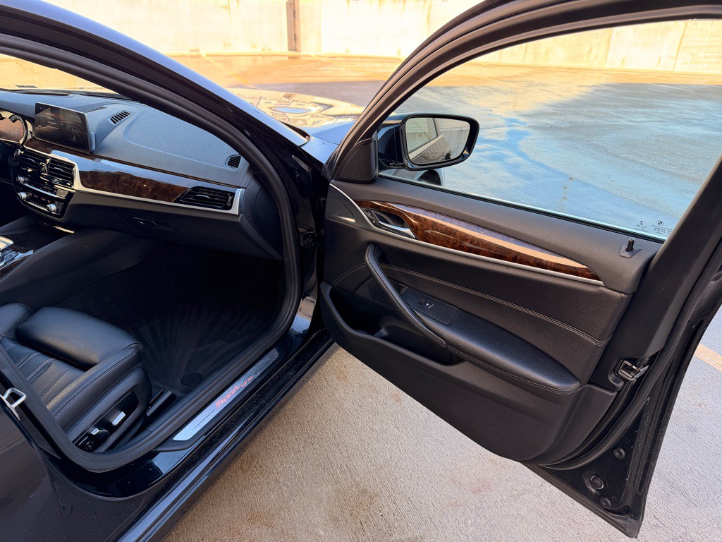 2017 BMW 5 Series Image 23