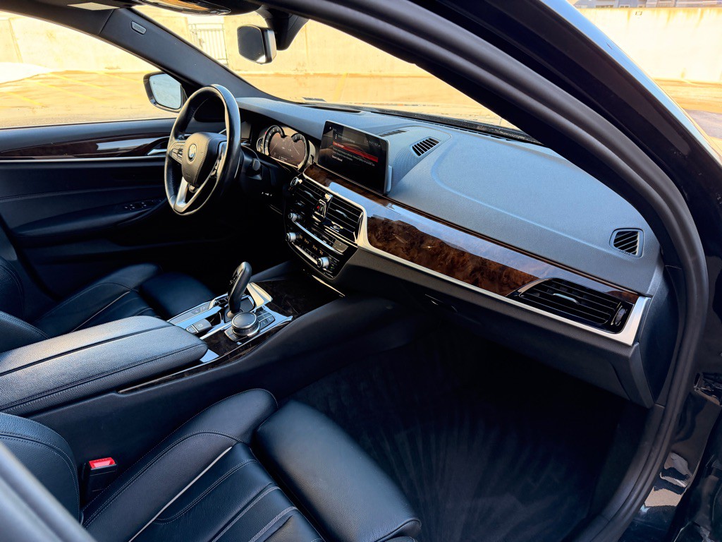 2017 BMW 5 Series Image 24