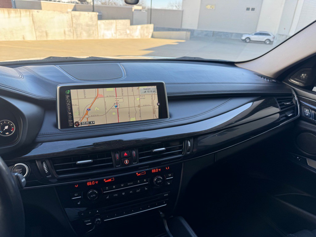 2015 BMW X6 Image 18