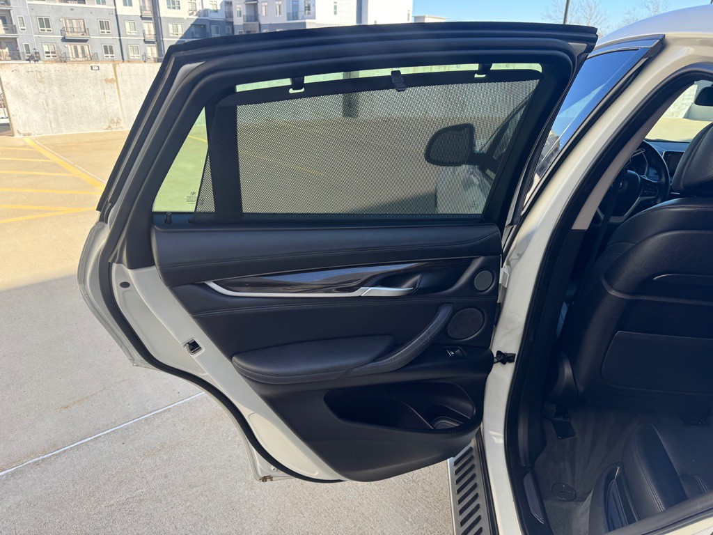 2015 BMW X6 Image 24
