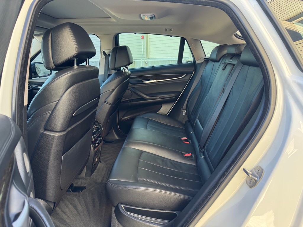2015 BMW X6 Image 25