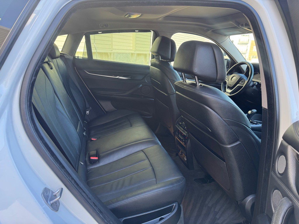 2015 BMW X6 Image 28