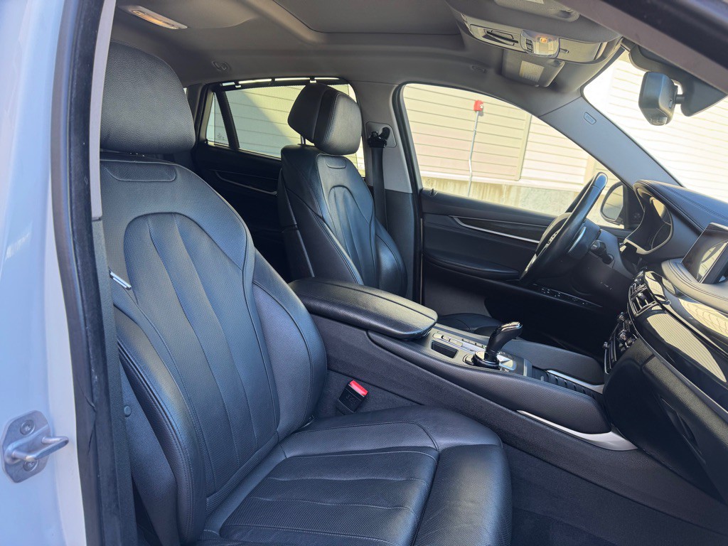 2015 BMW X6 Image 30